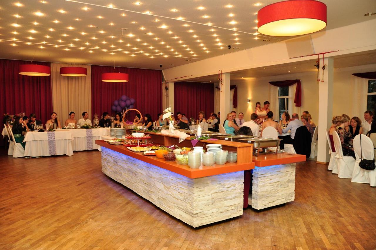 Hotel & Restaurant Zum Deutschen Hause Kirchhatten Exterior photo